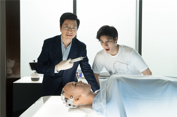 王力宏新专辑探讨人工智慧 李开复林志颖友情助阵