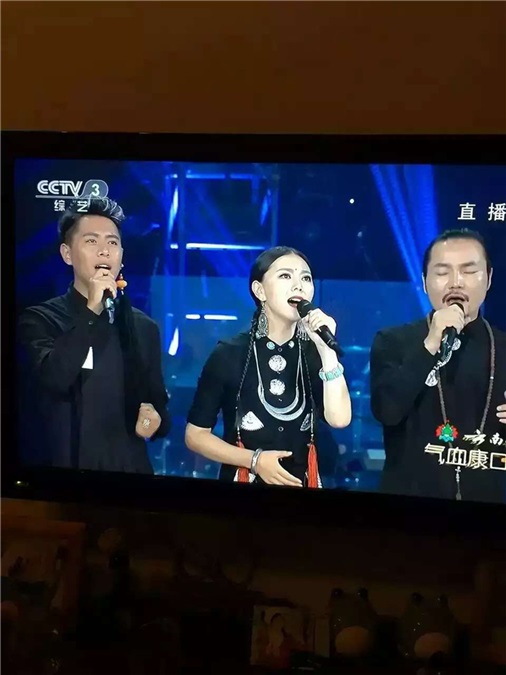 朱军告别《星光大道》小尼不舍 阿吉太亮相呼声高