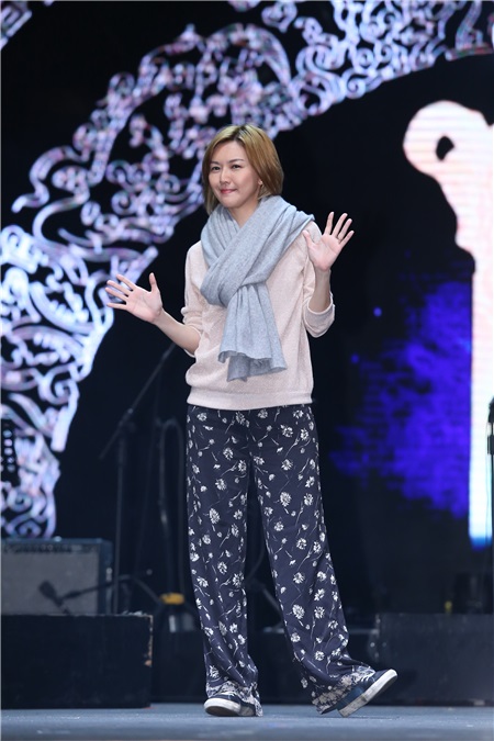 孙燕姿参加金马奖演出彩排