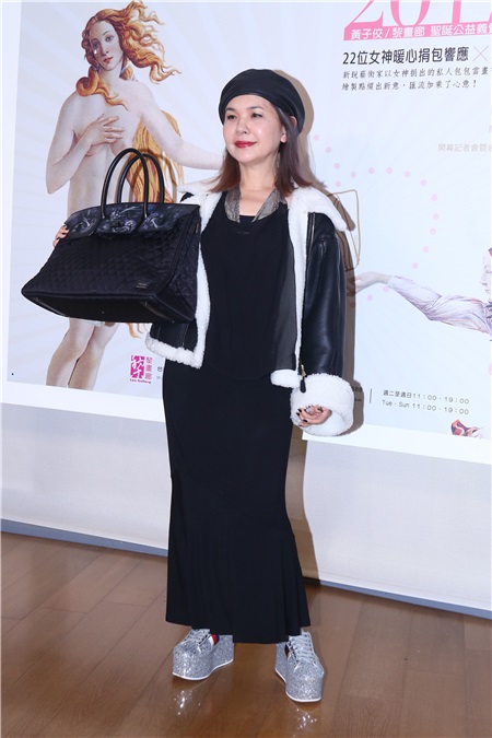 黄子佼、张小燕等出席黎画廊圣诞公益义卖联展宣传记者会