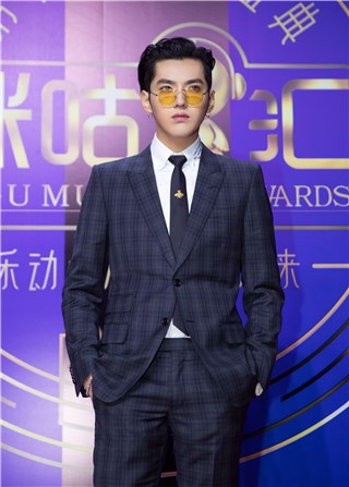 吴亦凡亮相音乐盛典揽获三项荣誉：希望更多人知道中国有好音乐