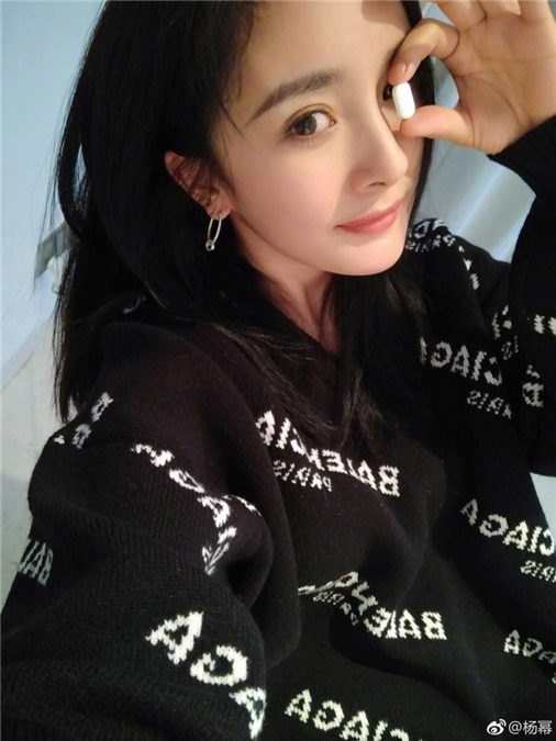 杨幂恶搞好同学   马天宇无奈:「我不需要面子嘛!」