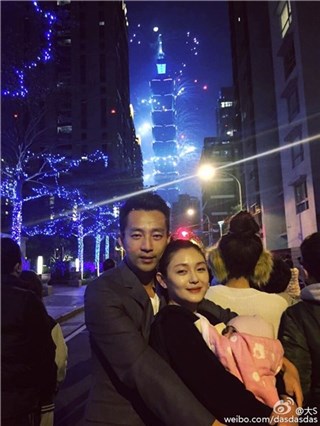 大S跨年没晒与汪小菲烟火合影 回应：抱着孩子拍不出好画面