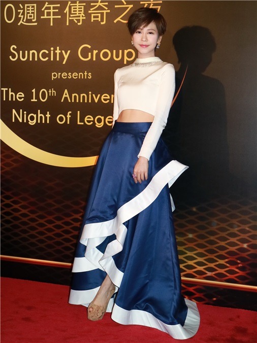 杨千嬅、薛凯琪等出席「太阳城10周年传奇之夜」的庆祝活动