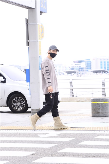 SHINeeKey-钟铉出国 展现引人瞩目机场时尚