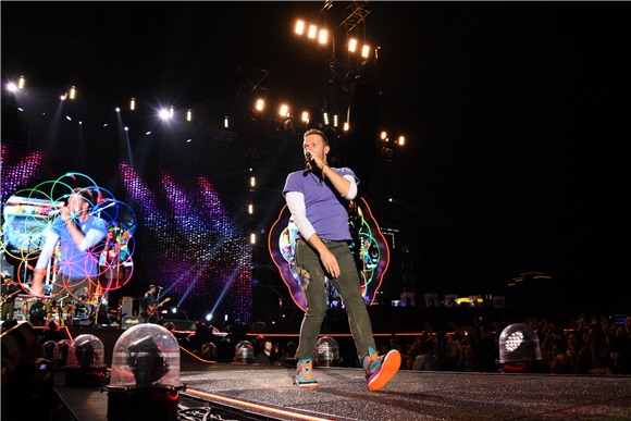 〈YES台北现场〉英国摇滚乐队COLDPLAY嗨翻四万歌迷