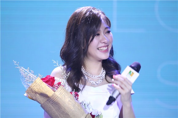 关诗敏记者会劲歌热舞秀性感 陶喆曾轶可李斯丹妮助阵
