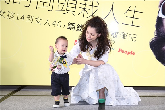 徐若瑄出席《我的倒头栽人生:从女孩14到女人40,钢铁V的勇敢笔记》新书记者会