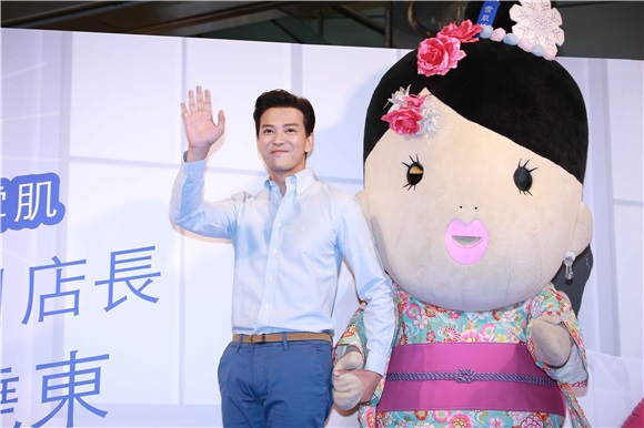 陈晓出席护肤品活动