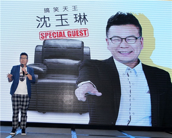 沉玉琳代言沙发椅仍不忘搞笑