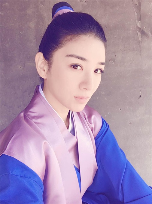 黄奕微博晒古装反串照 引发众人回忆杀