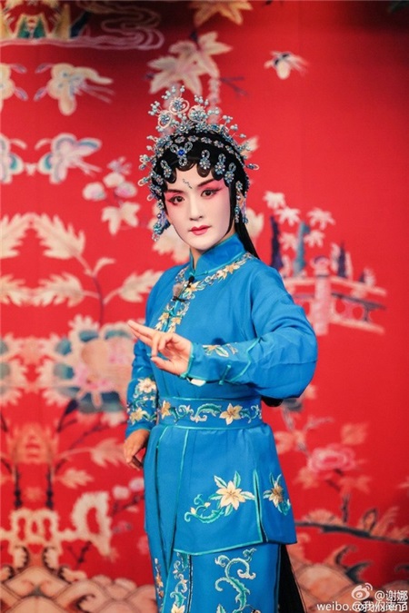 刘嘉玲蒋勤勤童蕾挑战戏曲扮相,你们能认出谁是谁吗?