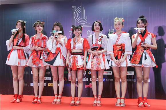 SING女团连连获奖 与李宇春林志炫同场闪耀广州