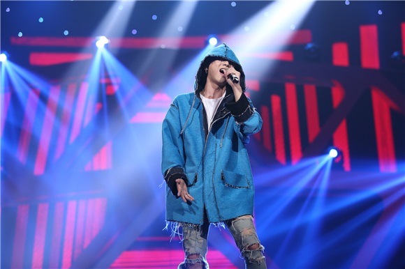 华晨宇颠覆式改编《我的滑板鞋》 炸裂全场2016全新神曲诞生