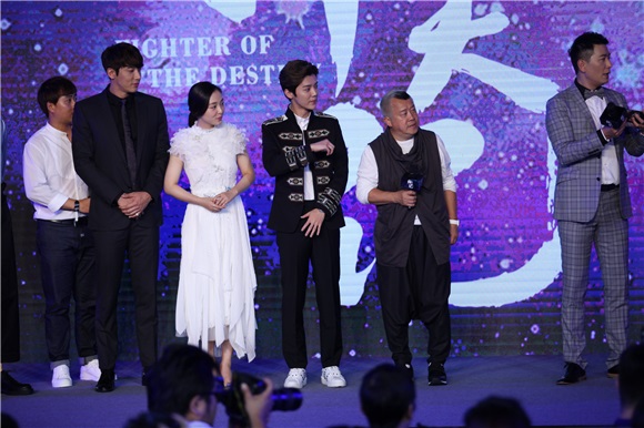 鹿晗、曾志伟、古力娜扎出席《择天记》发布会