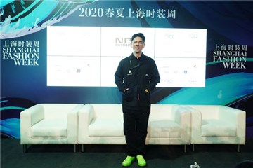 李晨nic现身上海时装周