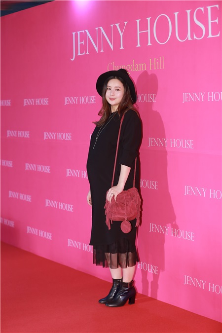 T-ara 孝敏、韩志旼等出席美容沙龙中举办的「慈善捐款派对」