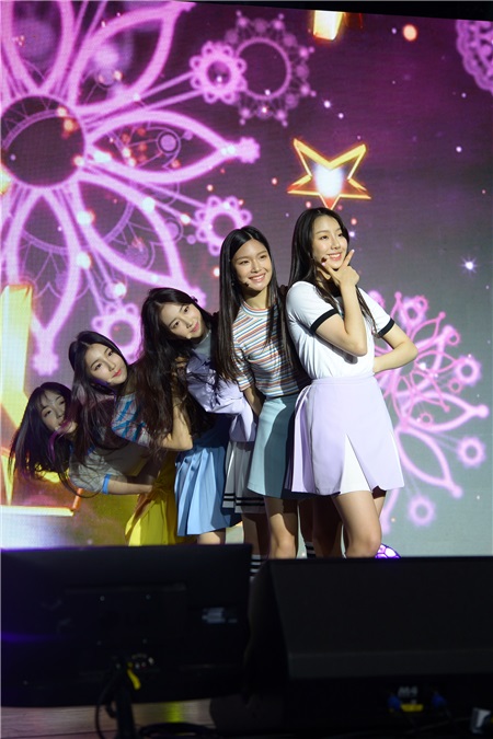 新人女团ELRIS举行首张专辑《WE&def first》发售showcase 宣布正式出道