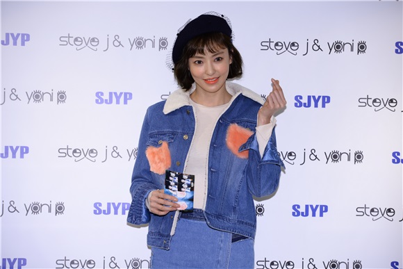 李多熙、李世英等出席某时尚品牌活动