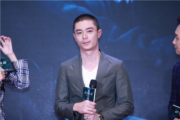 三个杨幂」现身发布会 霍建华少女心曝光
