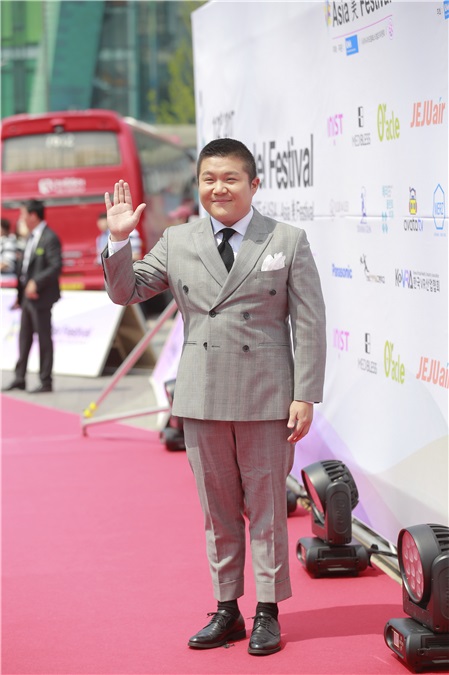 〈Yes台北现场〉男性杂志MAXIM颁奖典礼 筱崎爱、男团Block B、Brave Girls等出席