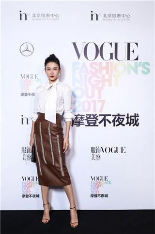 张蓝心亮相2017 Vogue FNO北京开幕活动