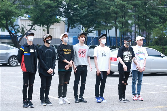 KBS2《音乐银行》彩排 EXO、VIXX、宇宙少女、I.O.I、泫雅等参加