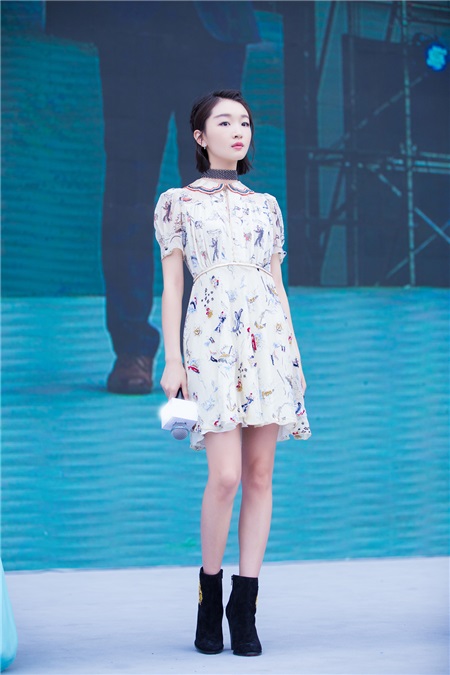 《谎言西西里》热映 周冬雨造型演技双突破
