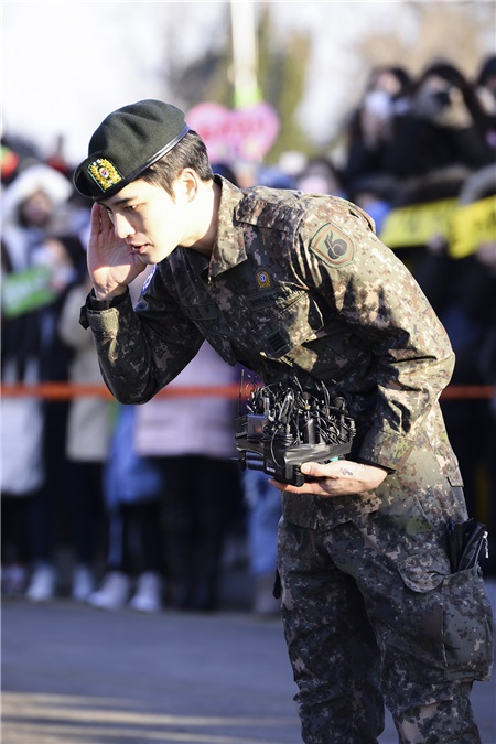 韩国男子组合JYJ成员金在中正式退伍