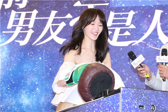 杨丞琳、蓝正龙等出席《前男友不是人》开镜记者会