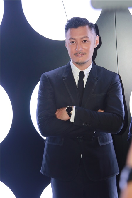 〈Yes上海现场〉余文乐身穿西装亮相帅气内敛 未来希望能有时间休息
