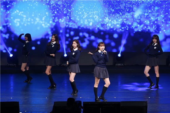 韩国女团Gfriend举办粉丝演唱会