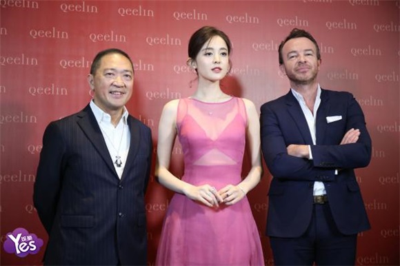 〈Yes 北京现场〉古力娜扎出席品牌活动 粉色及地长裙尽显甜美优雅