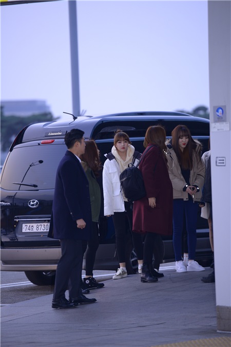 〈Yes 首尔现场〉女团GFriend现身仁川国际机场