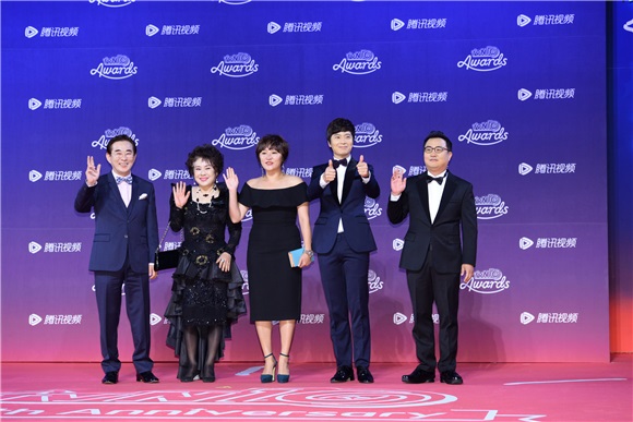 tvN十周年颁奖典礼纪 车胜元、徐玄振等盛装出席