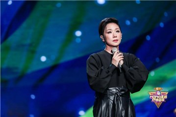 (歌后林忆莲现身陌陌直播17惊喜夜 气质优雅眼神动人)