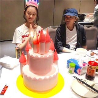 最幸运的星女郎！周星驰替林允庆祝22岁生日