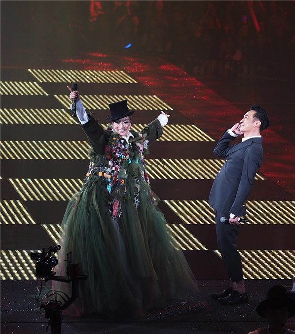 郑秀文第七场红馆演唱会 吴镇宇罕见献声助阵