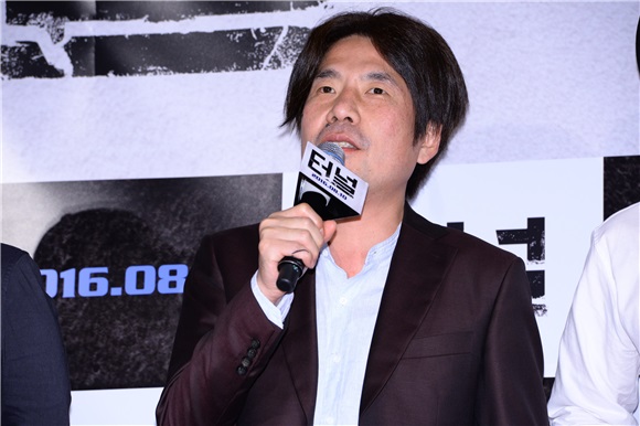 河正宇、裴斗娜等出席了电影《隧道》VIP试映会