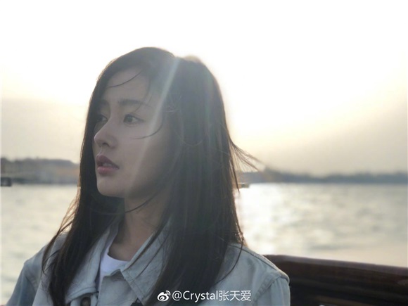 张天爱游客照没出新高度 网友：果然他拍比自拍美