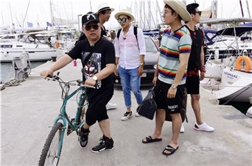 郭德纲骑自行车