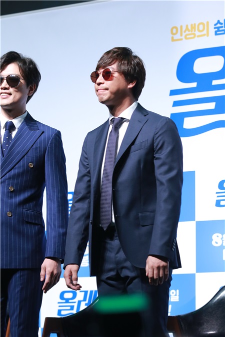 韩国电影《偶来》举行制作发布会 演员申河均、朴熙顺、吴万石等出席