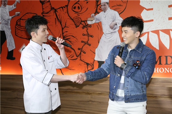 宋念宇举办全新专辑《同在》庆功活动 好友阿纬现身支持