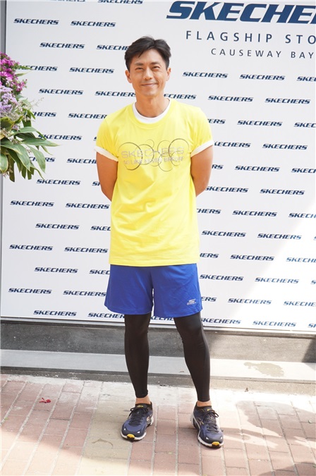 郑伊健与周秀娜出席《SKECHERS旗舰店开幕》