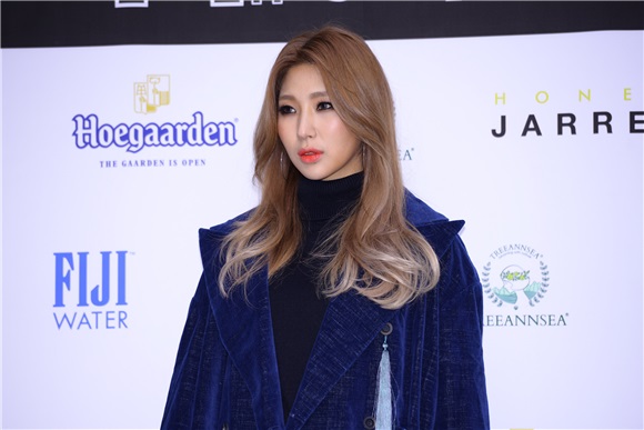 SISTAR孝琳-多顺、曹璐、李珠妍出席某品牌开业纪念活动