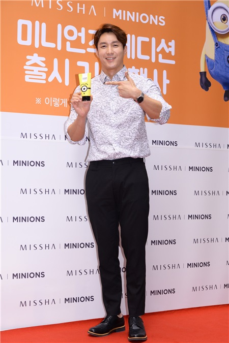 女团Fiestar、演员朴素丹、沉亨倬等出席化妆品牌发布活动。