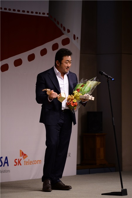 第8届韩国年度电影奖颁奖典礼 宋康昊、马东锡、罗美兰等到场出席