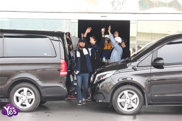 韩团BTOB抵台 微笑挥手展亲民