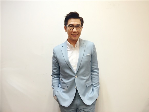 品冠演绎「奶爸」比较烦  与李小鹏陆毅大聊育儿经