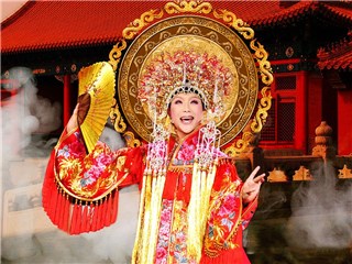 李玉刚装扮照